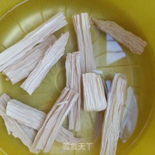 一夜暴富（腐竹炒鲍鱼）的做法步调：2