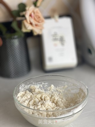 简朴易做、柔嫩筋讲的秋饼的做法步调：1