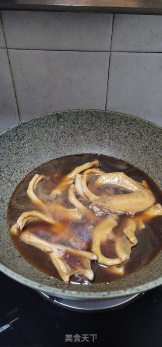 花菇焖鸭掌的做法步调：8