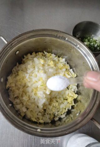 元宝饺子的做法步调：2