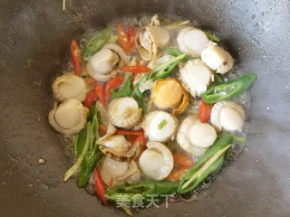青白椒鸡蛋炒扇贝肉的做法步调：10