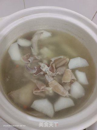 鸽子干鱿鱼萝卜汤的做法步调：6