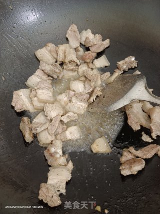 五花肉炒辣椒的做法步调：2