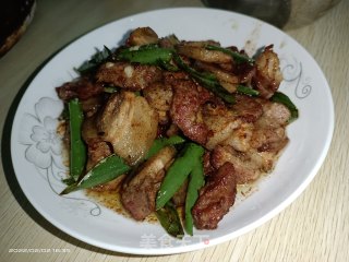 五花肉炒辣椒的做法步调：5