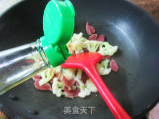 喷鼻卤鸭肫炒花菜的做法步调：6