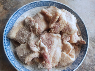 炸五花肉片的做法步调：5