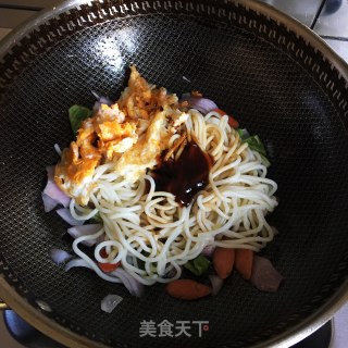 洋葱水腿炒里的做法步调：7