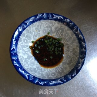 喷鼻葱鸡蛋里的做法步调：4