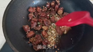 喷鼻酥辣子肥肠的做法步调：10