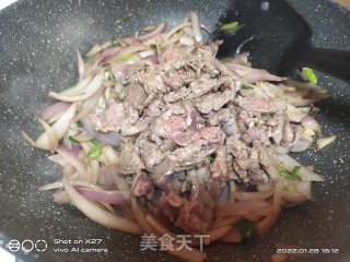 洋葱炒牛肉的做法步调：5