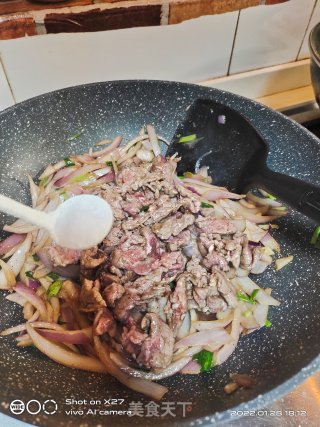 洋葱炒牛肉的做法步调：6