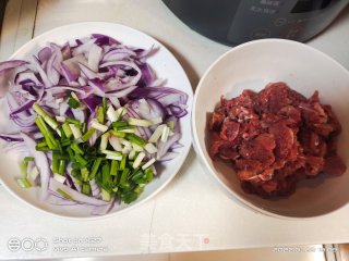 洋葱炒牛肉的做法步调：1