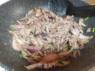 洋葱炒牛肉的做法步调：7