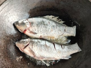 白烧鲫鱼的做法步调：5