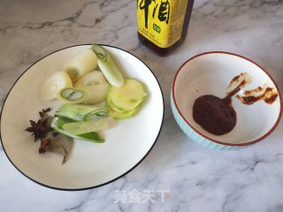 白焖肘子的做法步调：2