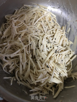 鸡蛋芝麻芋丝饼的做法步调：6