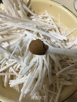 鸡蛋芝麻芋丝饼的做法步调：3