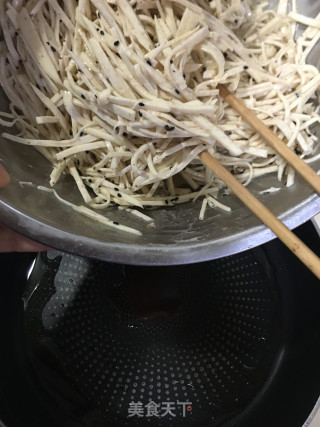 鸡蛋芝麻芋丝饼的做法步调：7