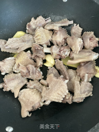 冬菇焖鸭翅的做法步调：9