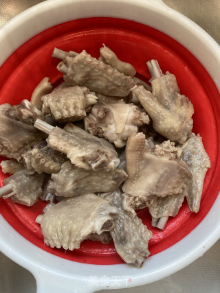 冬菇焖鸭翅的做法步调：7