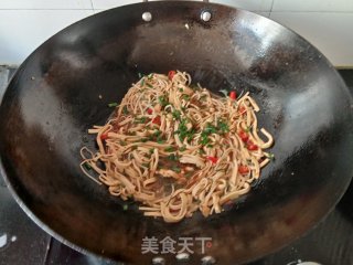 千张烧金针菇的做法步调：11