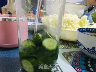 青瓜汁的做法步调：1