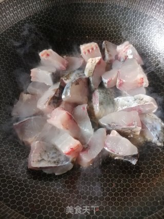 白烧鱼块的做法步调：2