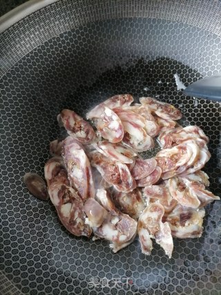 香肠炒荷兰豆的做法步调：2
