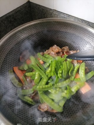 香肠炒荷兰豆的做法步调：4