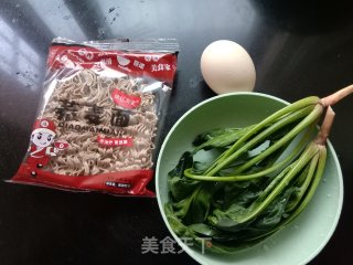 钱袋蛋菠菜荞麦里的做法步调：1