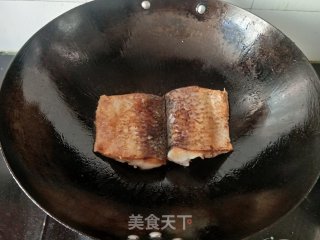 胡萝卜烧草鱼腩的做法步调：3