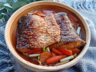胡萝卜烧草鱼腩的做法步调：11