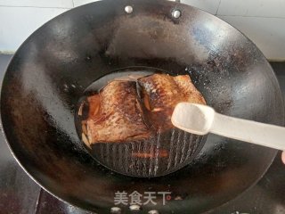 胡萝卜烧草鱼腩的做法步调：8
