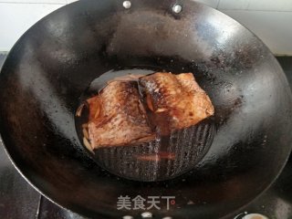 胡萝卜烧草鱼腩的做法步调：7