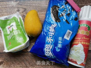 奥利奥芒果奶油酸奶杯的做法步调：1