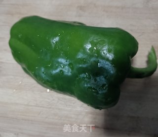 圆椒炒牛腩的做法步调：1