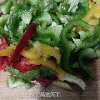 彩椒炒猪头肉的做法步调：2