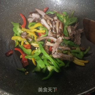 彩椒炒猪头肉的做法步调：7