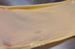 喷鼻葱肉紧里包的做法步调：1