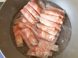 利剑菜粉条炖牛肉卷的做法步调：2