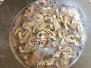 利剑菜粉条炖牛肉卷的做法步调：3