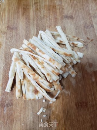 利剑菜豆干炒饼丝的做法步调：5