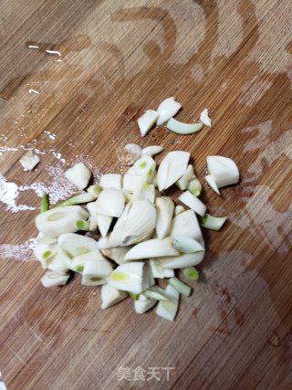利剑菜豆干炒饼丝的做法步调：3