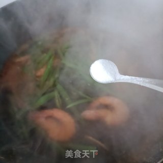 云豆对虾焖里的做法步调：12