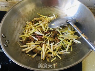 蒜黄过油肉的做法步调：5