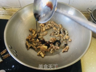 蒜黄过油肉的做法步调：2