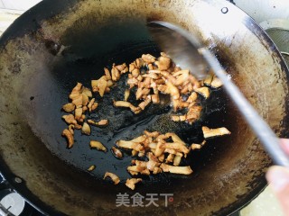 黄芽菜焖里的做法步调：3