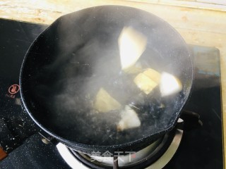 雪梨白枣柠檬火的做法步调：1