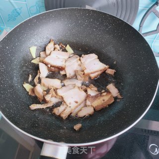 五花肉炒辣椒的做法步调：5