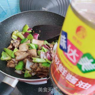 五花肉炒辣椒的做法步调：9